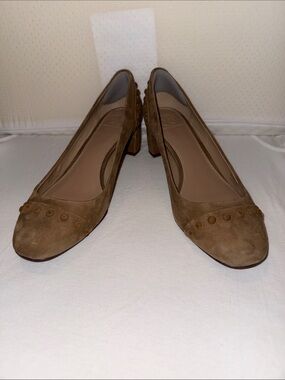 Tory Burch Tan Suede Stud-Trim Round-Toe heels